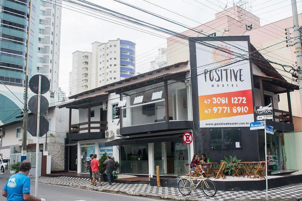 Positive Hostel Balneario Camboriu Bagian luar foto